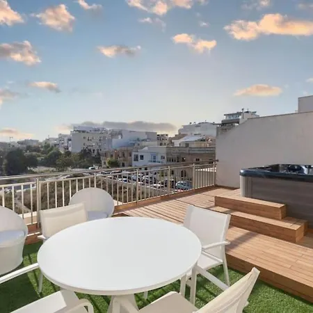 Modern Two Bedroom Penthouse! San Ġiljan
