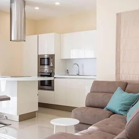 Appartement Modern Two Bedroom Penthouse! *