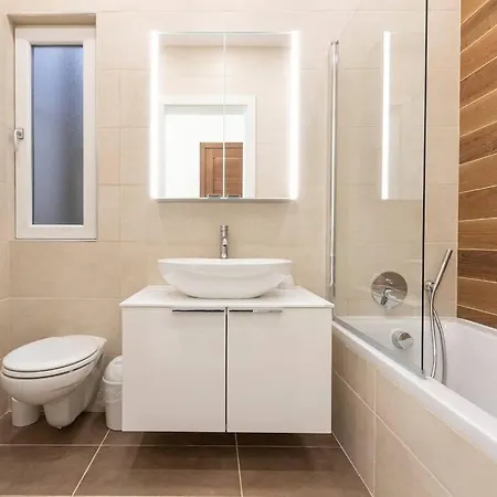 Appartement Modern Two Bedroom Penthouse!