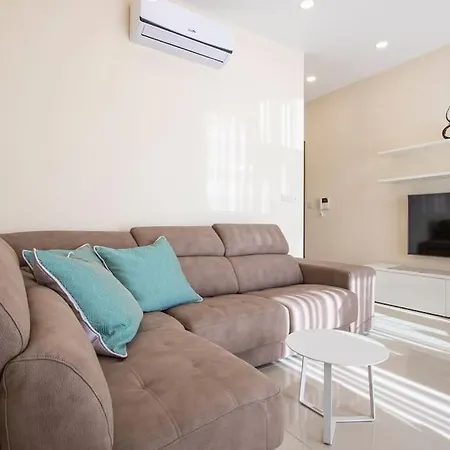 Modern Two Bedroom Penthouse! Appartement *