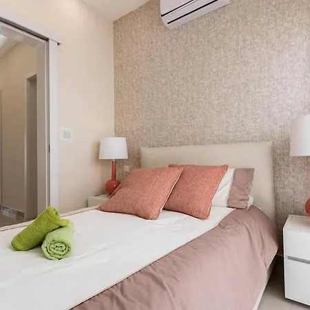 Modern Two Bedroom Penthouse! * San Ġiljan