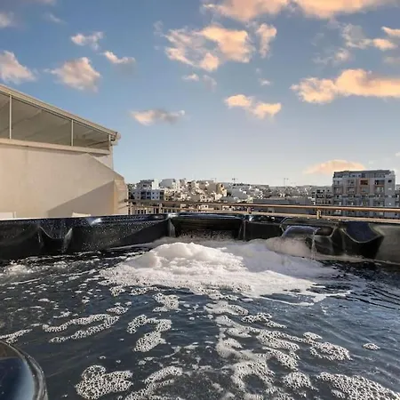 Appartement Modern Two Bedroom Penthouse!