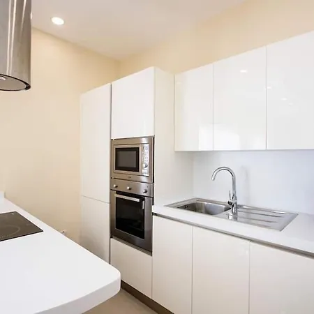 Διαμέρισμα Modern Two Bedroom Penthouse! *