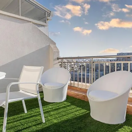 Modern Two Bedroom Penthouse! *